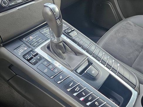 Used 2018 Porsche Macan Sport Edition image 12