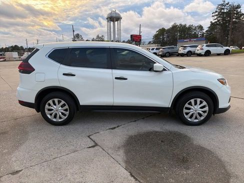 Used 2018 Nissan Rogue S image 5