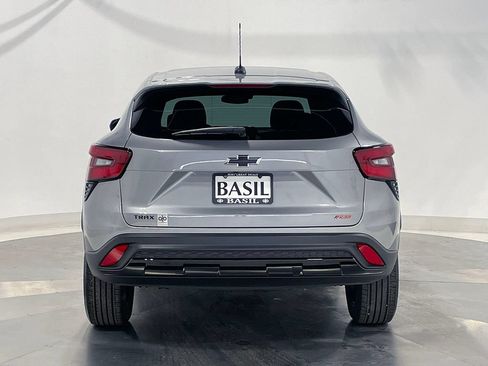 Used 2024 Chevrolet Trax RS FWD image 12