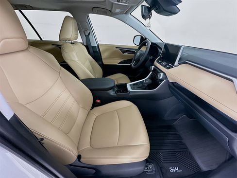 Used 2025 Toyota RAV4 XLE Premium image 29