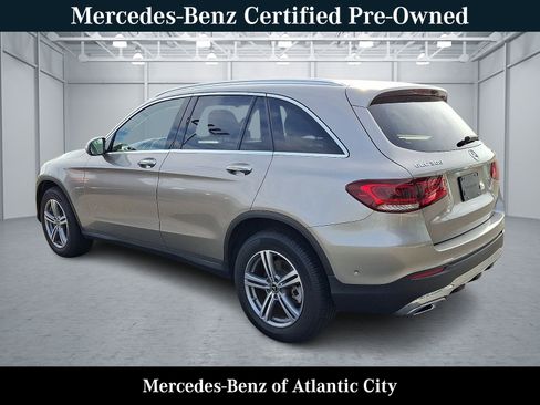 Used 2021 Mercedes-Benz GLC 300 4MATIC image 4
