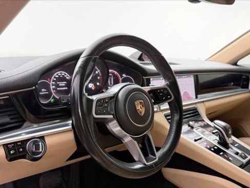 Used 2017 Porsche Panamera RWD image 23