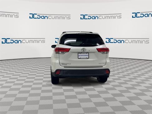 Used 2019 Toyota Highlander XLE image 7
