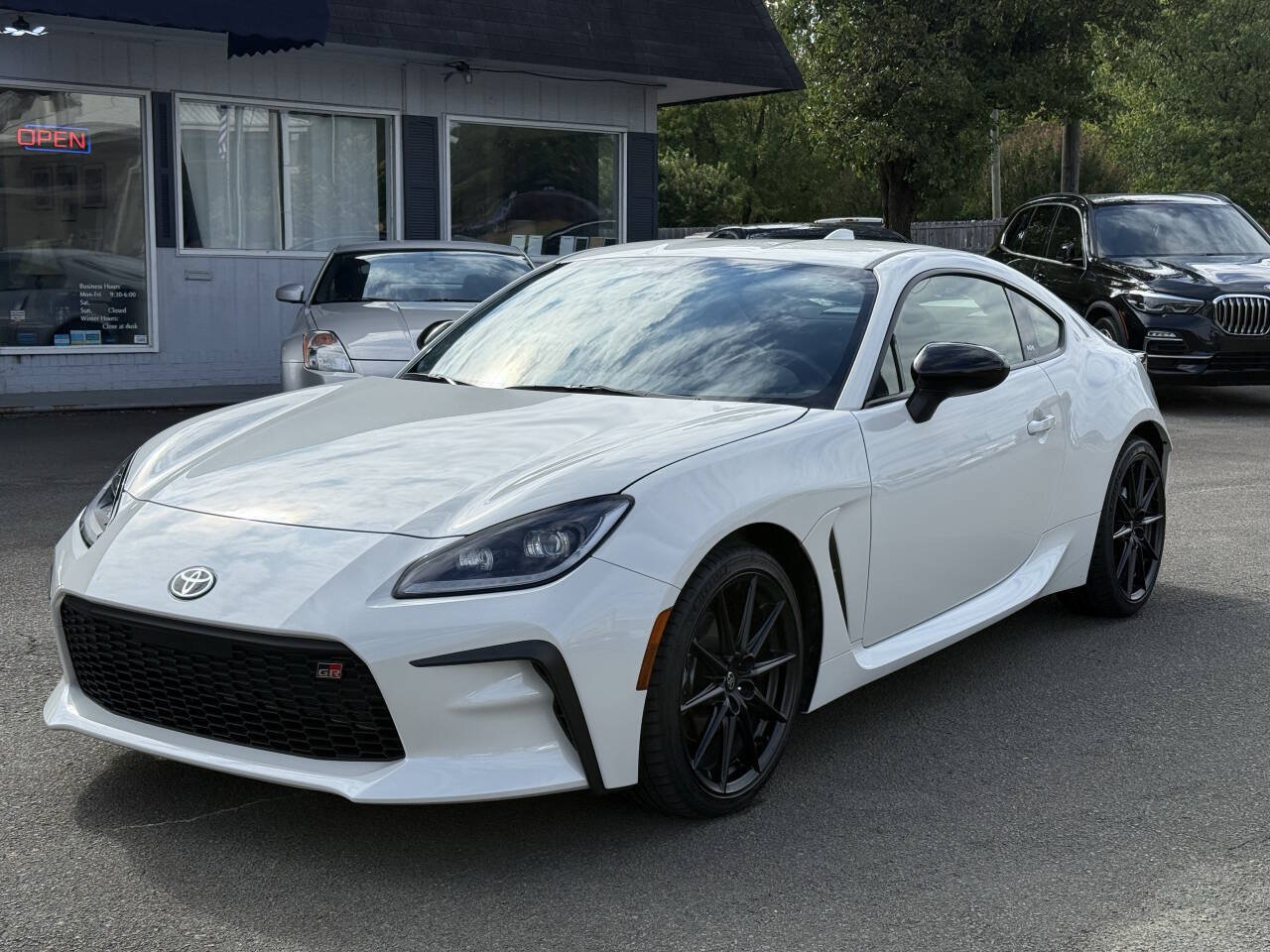 Used 2025 Toyota GR86 Premium RWD image 4