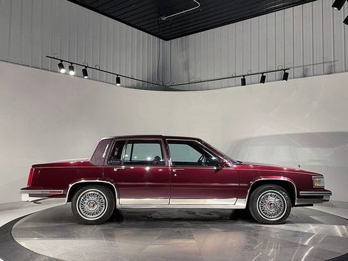 Used 1987 Cadillac Fleetwood d'Elegance image 4