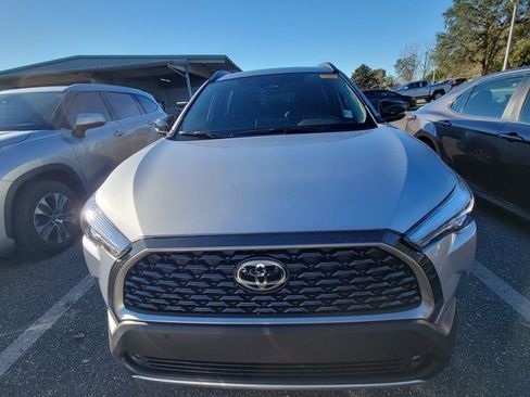 Used 2025 Toyota Corolla Cross XLE image 9