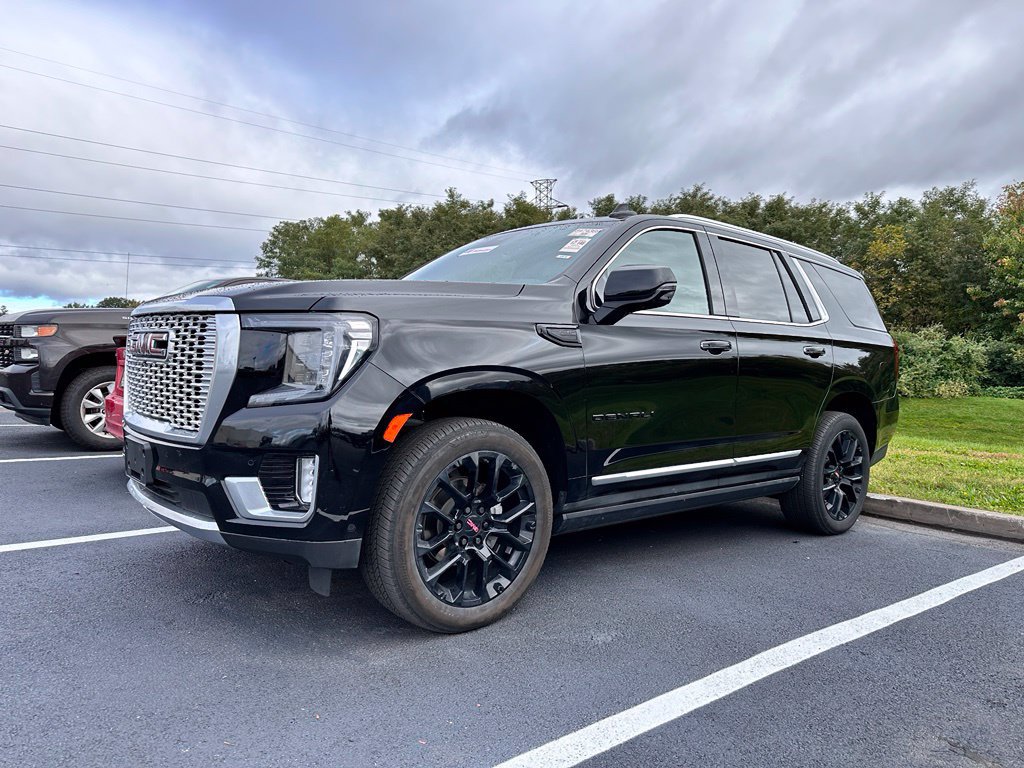 Used 2024 GMC Yukon Denali w/ Advanced Technology Package AWD/4WD image 2