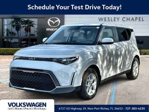 Used 2024 Kia Soul LX w/ Option Group 015 FWD image 1