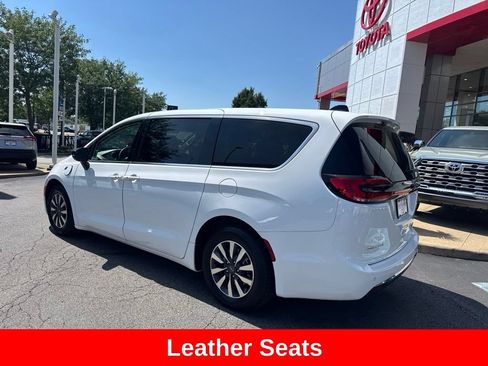 Used 2024 Chrysler Pacifica Limited FWD image 5
