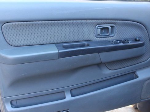 Used 2004 Nissan Xterra XE image 16