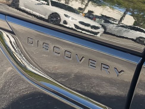 Used 2025 Land Rover Discovery Dynamic SE AWD/4WD image 13