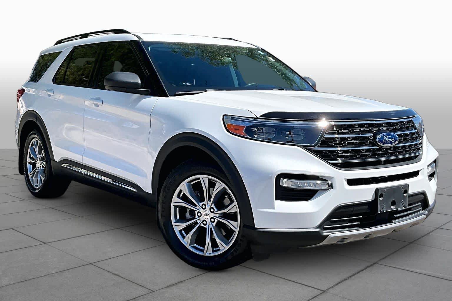 Used 2021 Ford Explorer XLT w/ Equipment Group 202A RWD image 3