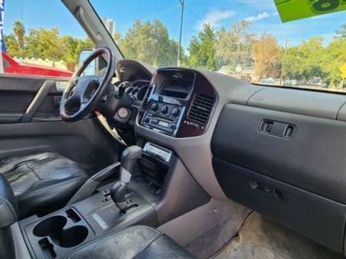 Used 2002 Mitsubishi Montero Limited AWD/4WD image 17