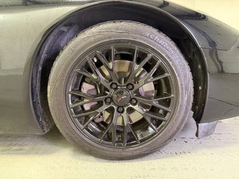 Used 2001 Chevrolet Corvette Coupe w/ Preferred Equipment Group2 image 25