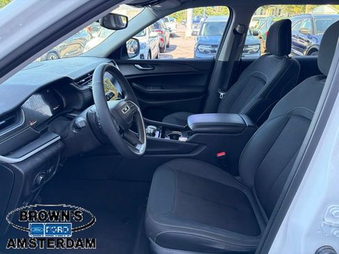 Used 2023 Jeep Grand Cherokee L Laredo AWD/4WD image 9