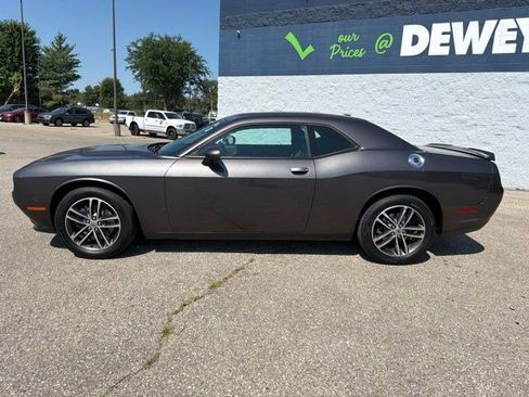 Used 2019 Dodge Challenger SXT AWD/4WD image 2