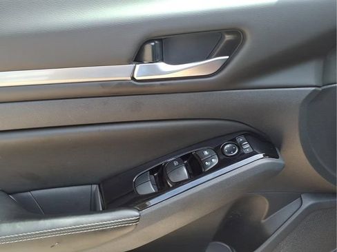 Used 2023 Nissan Altima 2.5 SV FWD image 11