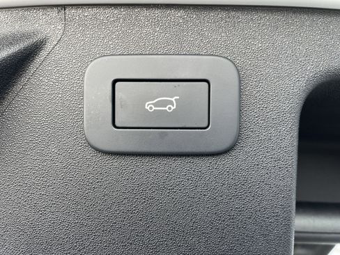 Certified 2024 Land Rover Discovery Sport S image 38