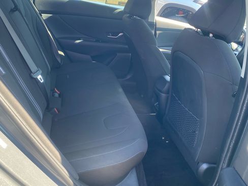 Used 2025 Hyundai Elantra SEL image 12