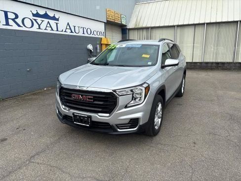 Used 2022 GMC Terrain SLE w/ Driver Convenience Package image 2