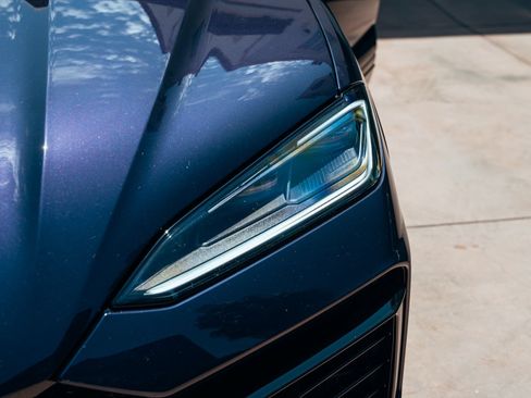 Used 2025 Lamborghini Urus SE AWD/4WD image 42