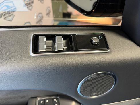 Used 2018 Land Rover Range Rover Sport SE image 12