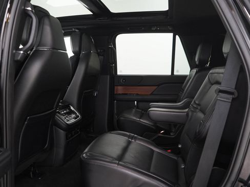 Used 2019 Lincoln Navigator Reserve AWD/4WD image 17