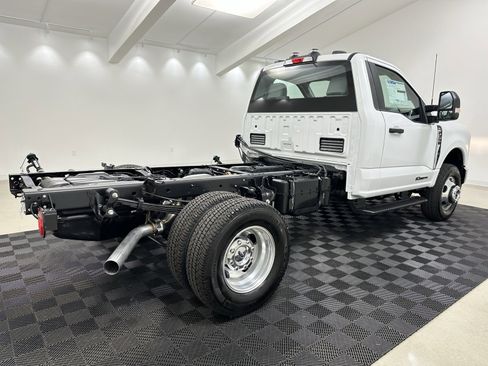 New 2025 Ford F350 XL w/ XL Chrome Package image 9