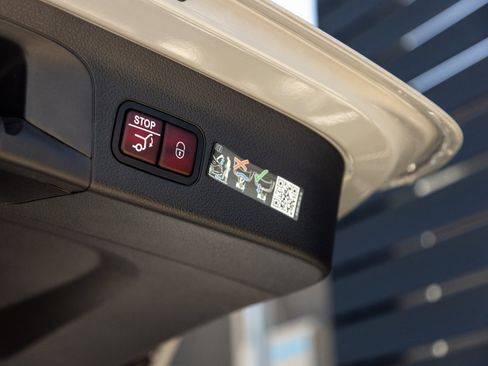 Used 2025 Mercedes-Benz GLS 63 AMG 4MATIC image 29