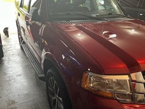 Used 2016 Ford Expedition XLT w/ Equipment Group 202A AWD/4WD image 1