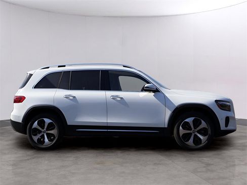 New 2025 Mercedes-Benz GLB 250 4MATIC image 4