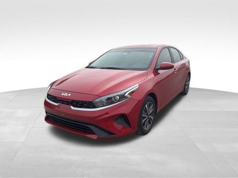 Certified 2023 Kia Forte LXS FWD image 7