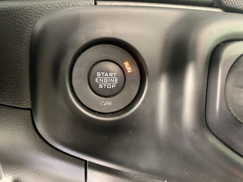 Used 2023 Jeep Wrangler Unlimited Sahara w/ Cold Weather Group AWD/4WD image 17
