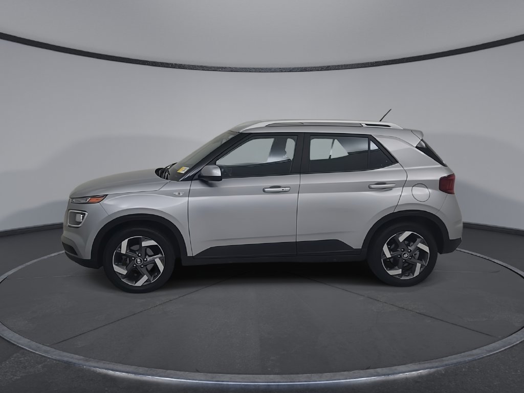 Used 2025 Hyundai Venue SEL FWD image 8