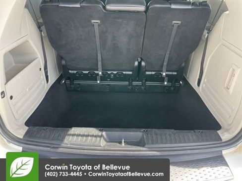 Used 2013 Chrysler Town & Country Touring image 29