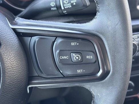 Used 2023 Jeep Gladiator Sport AWD/4WD image 15