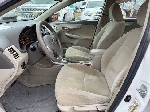 Used 2010 Toyota Corolla Base 4-Speed AT image 2