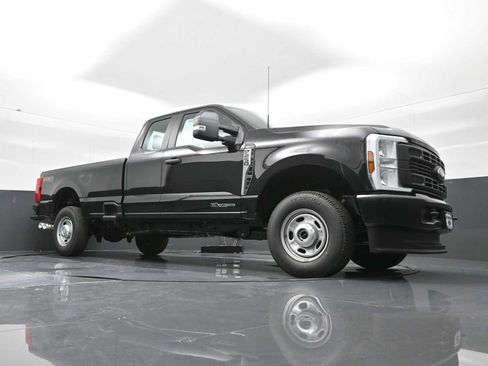 New 2025 Ford F250 XL w/ FX4 Off-Road Package image 17