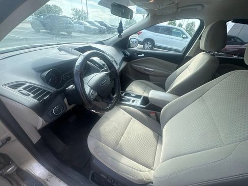 Used 2017 Ford Escape SE FWD image 9