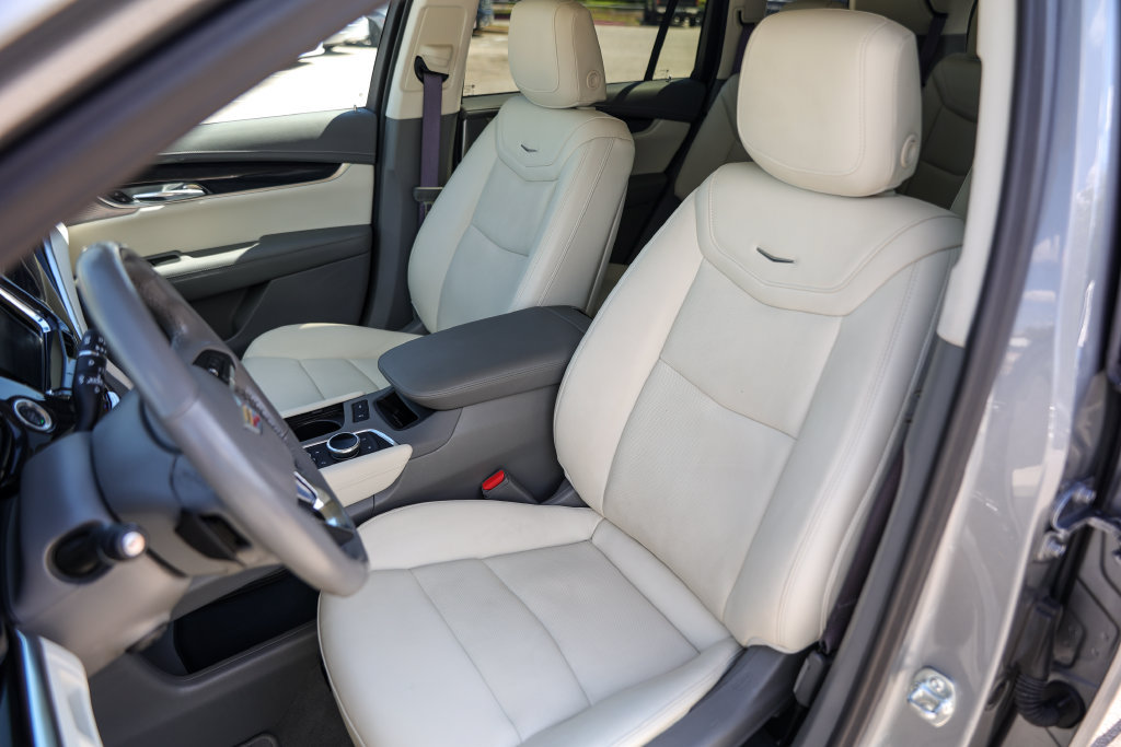 Used 2025 Cadillac XT6 Premium Luxury FWD image 7