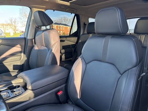 Used 2025 Honda Pilot Touring image 29