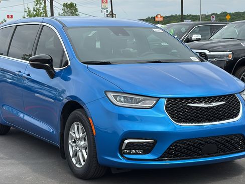 New 2026 Chrysler Pacifica Select image 7