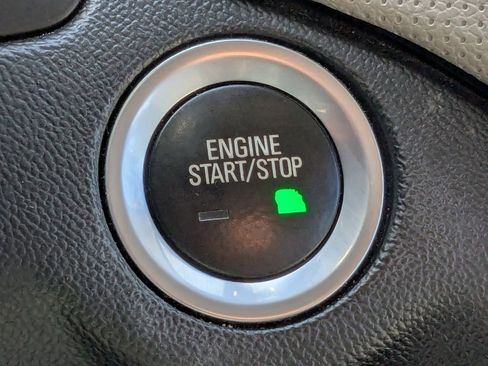 Used 2018 Chevrolet Equinox Premier image 30