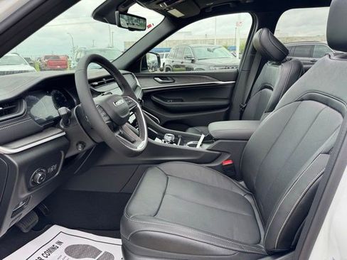 New 2026 Jeep Grand Cherokee L Limited AWD/4WD image 9