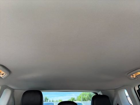 Used 2018 Jeep Compass Latitude FWD image 23