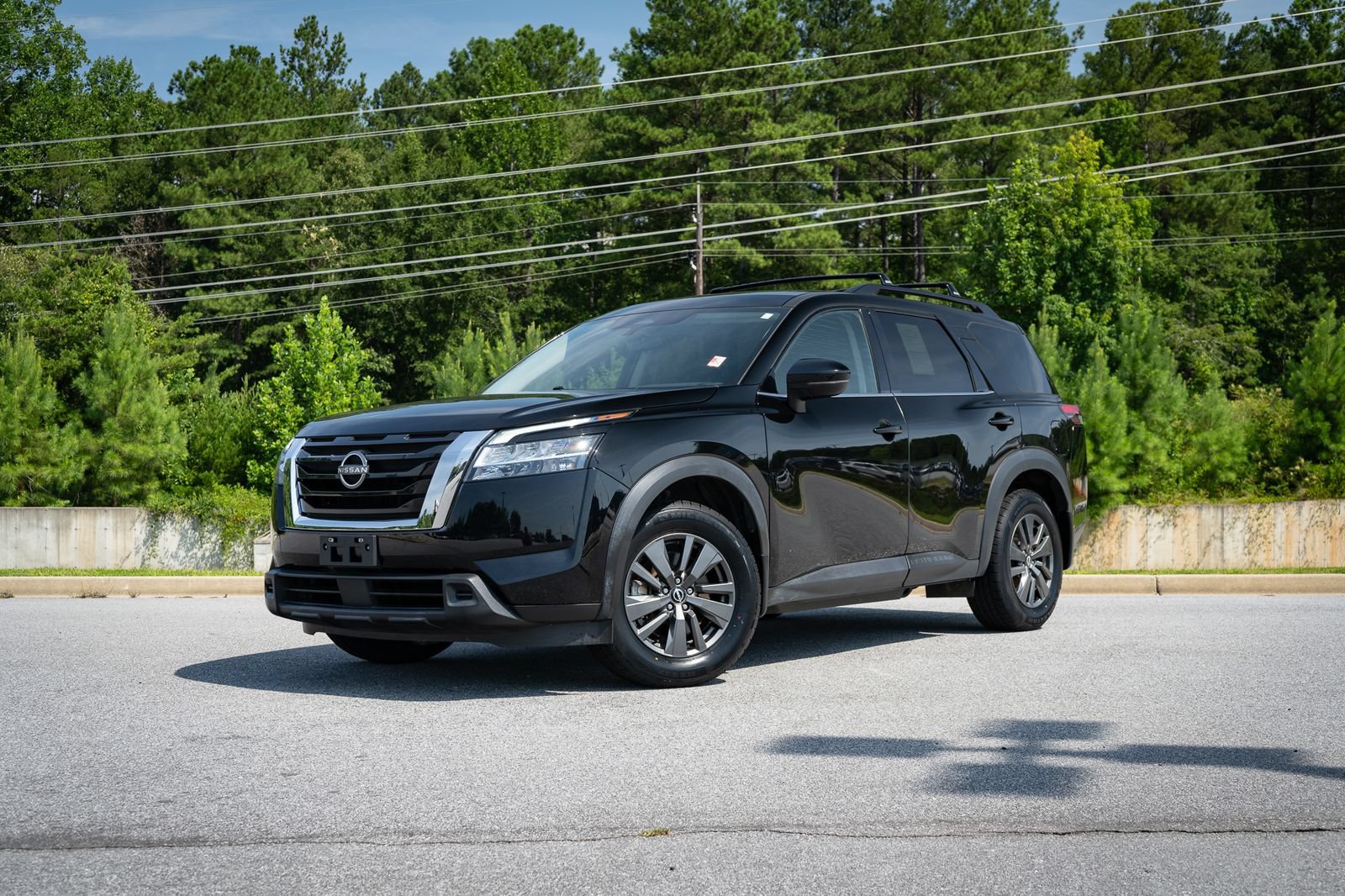 Used 2022 Nissan Pathfinder SV FWD image 1