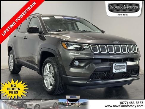 Used 2022 Jeep Compass Latitude image 1
