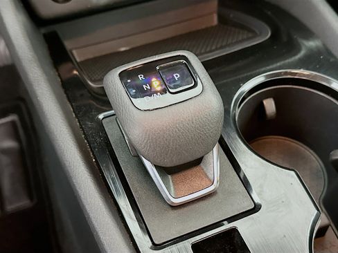 Used 2024 Nissan Rogue S image 24