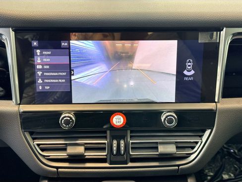 Used 2025 Porsche Macan image 17