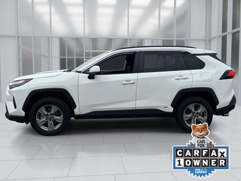 Used 2025 Toyota RAV4 XLE AWD/4WD image 3